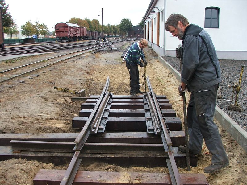 2009-09-29, Museumsbahn Weichenbau27.JPG